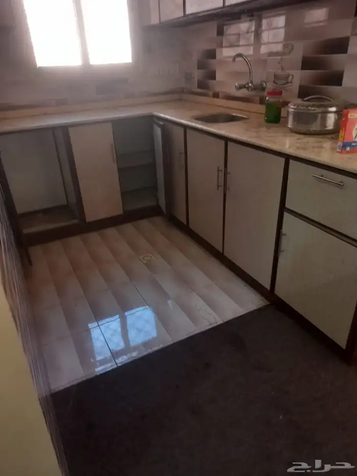 شقة عزاب طريق المية خلف محطة أمان 1