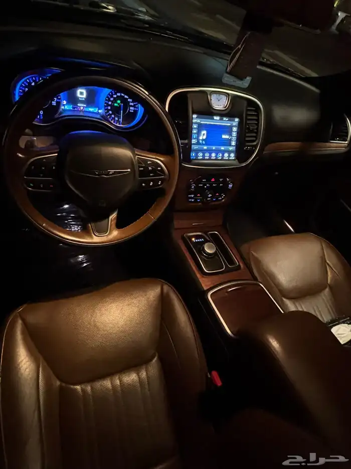 كرايسلر c300 2021 فل كامل اكزيكتيف 8 سلندر 5.7 2