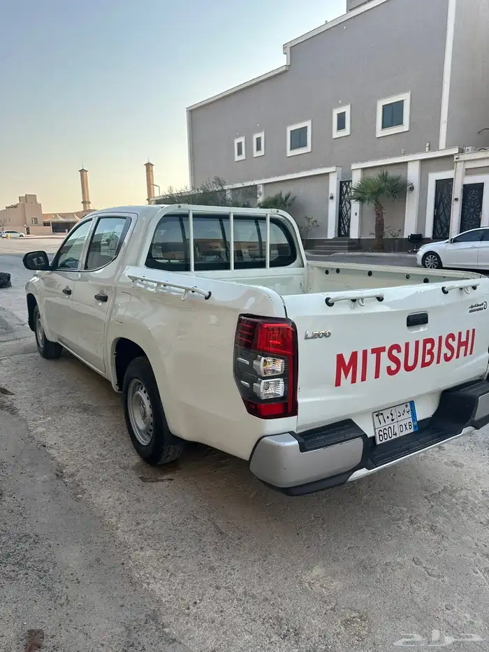 متسوبيشي L200 بنزين 2022 3