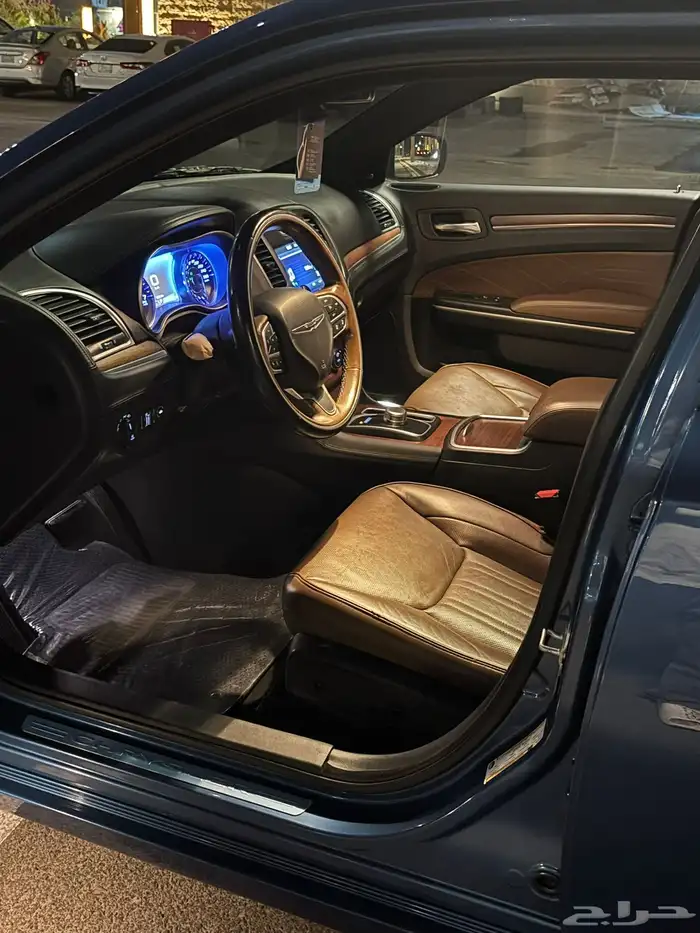 كرايسلر c300 2021 فل كامل اكزيكتيف 8 سلندر 5.7 3