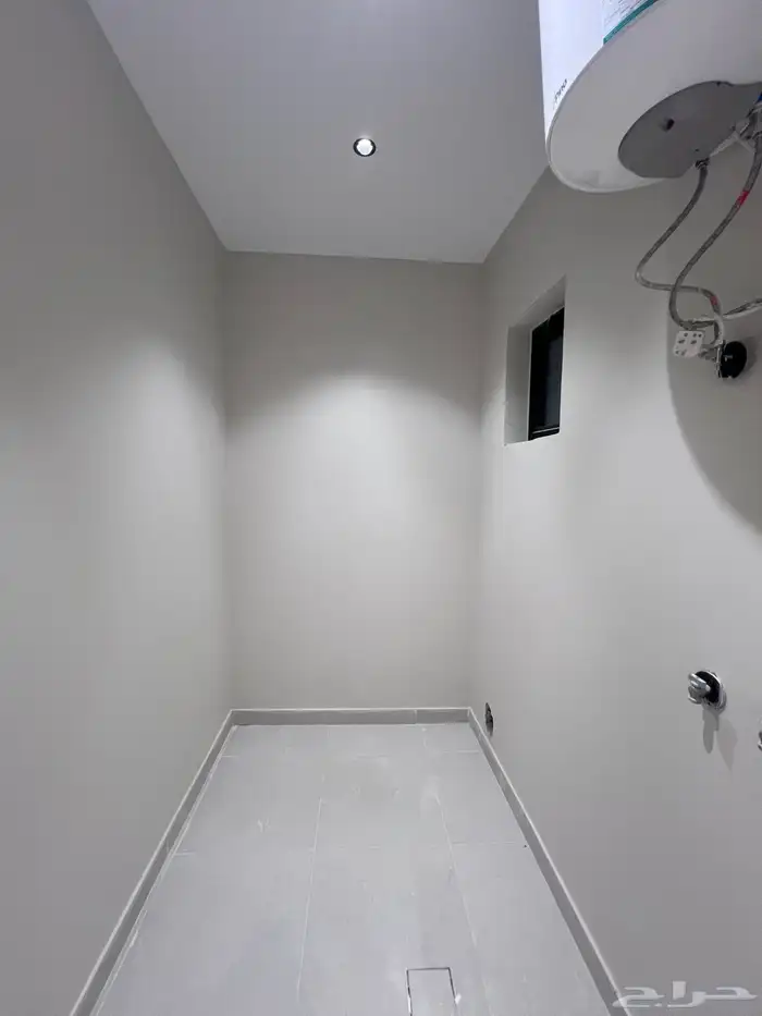 للبيع شقه تمليك دور ثاني حي البوادي 10