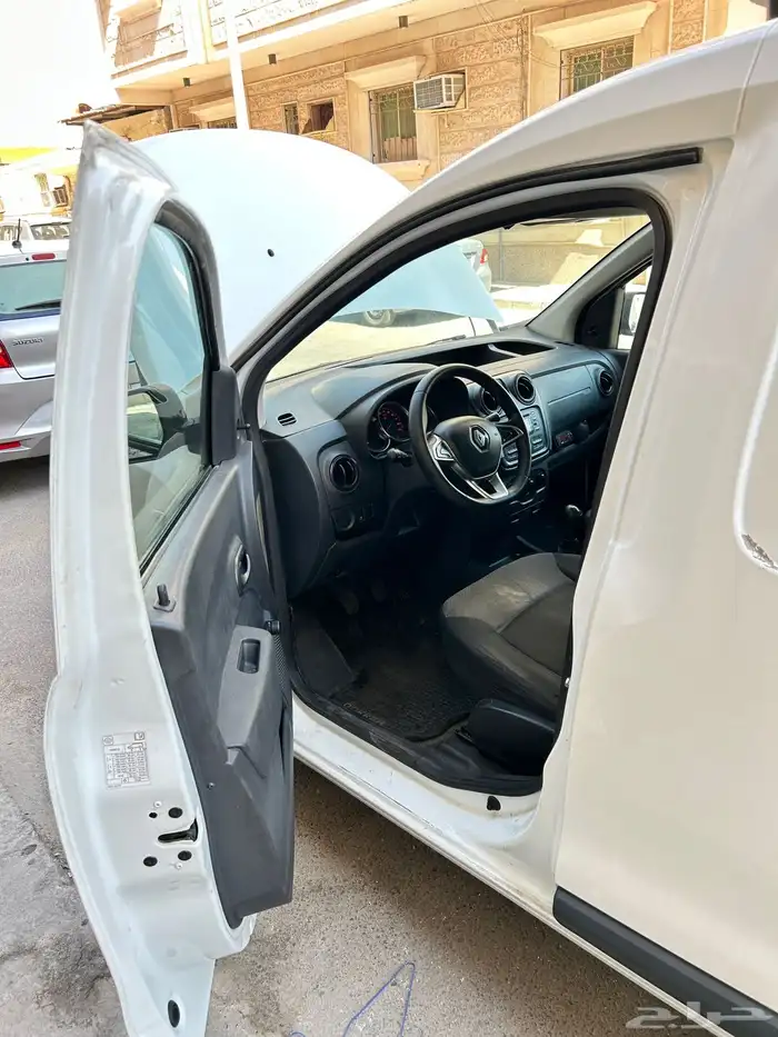 سيارة رينو فان 1