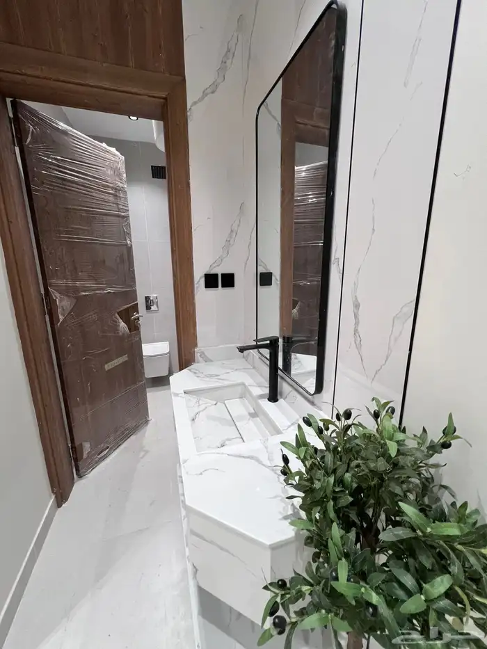 للبيع شقه تمليك دور ثاني حي البوادي 3