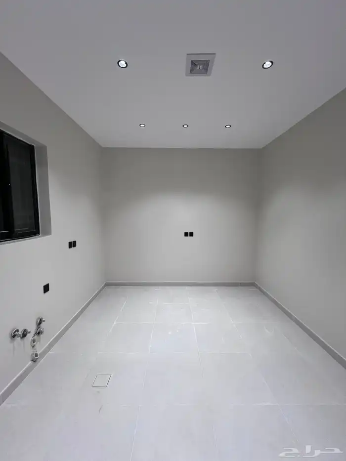 للبيع شقه تمليك دور ثاني حي البوادي 11