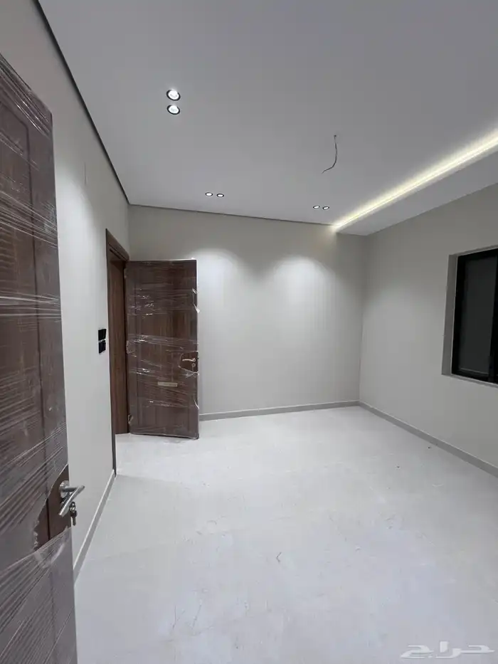 للبيع شقه تمليك دور ثاني حي البوادي 8