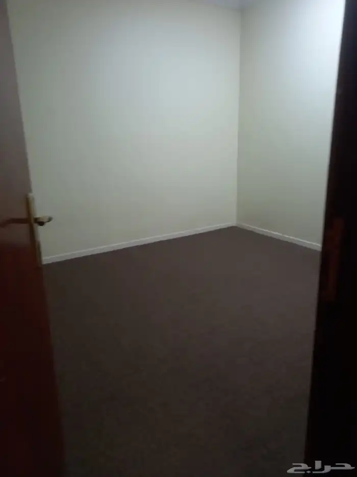 شقة عزاب طريق المية خلف محطة أمان 7