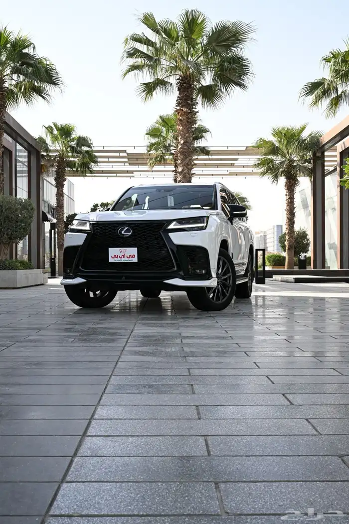 ايجار لكزس LX600 في الرياض 0