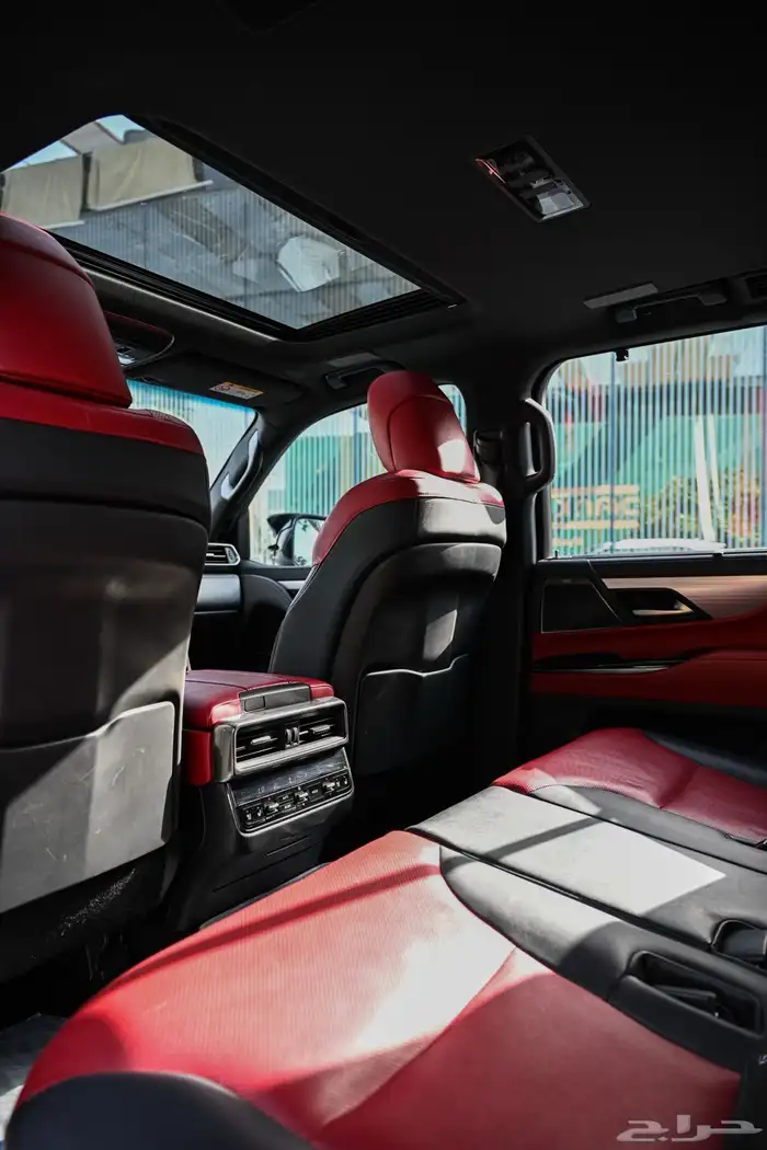 ايجار لكزس LX600 في الرياض 4