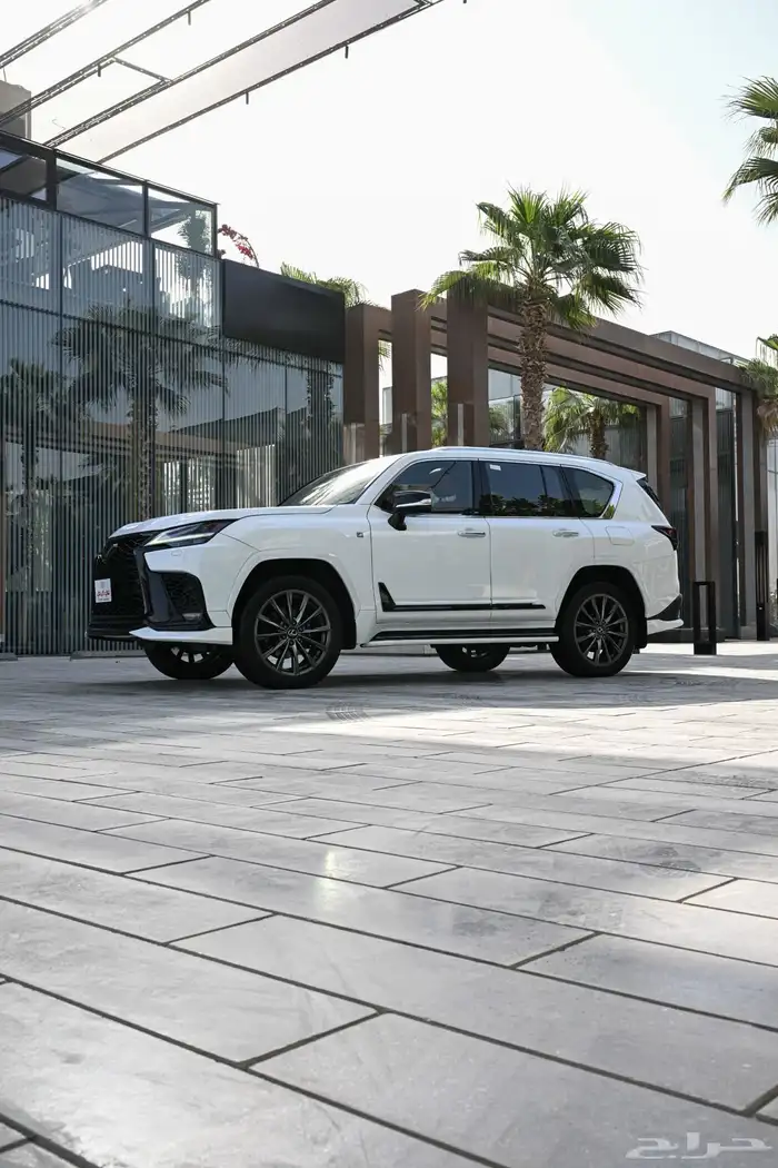 ايجار لكزس LX600 في الرياض 1