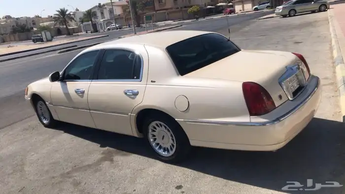 للبيع لينكون نظيف جدا  بحالة ممتازة 1998 4