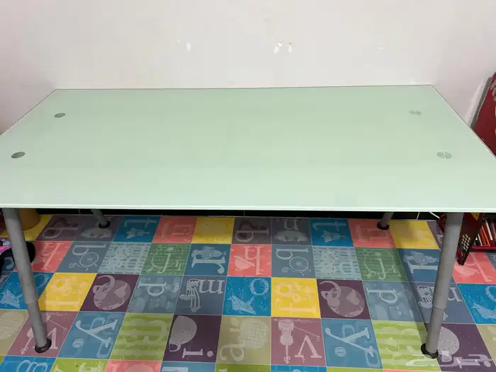 مكتب ايكيا زجاج 2