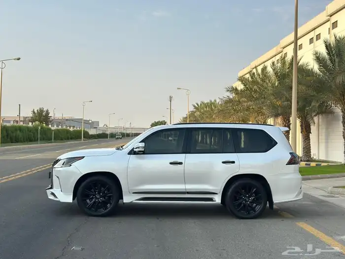 لكزس LX570 2020 بلاك ادشن 5