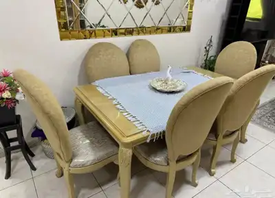 طاولة سفرة مع بوفيه عرض فاخر للبيع بسعر رمزي index
