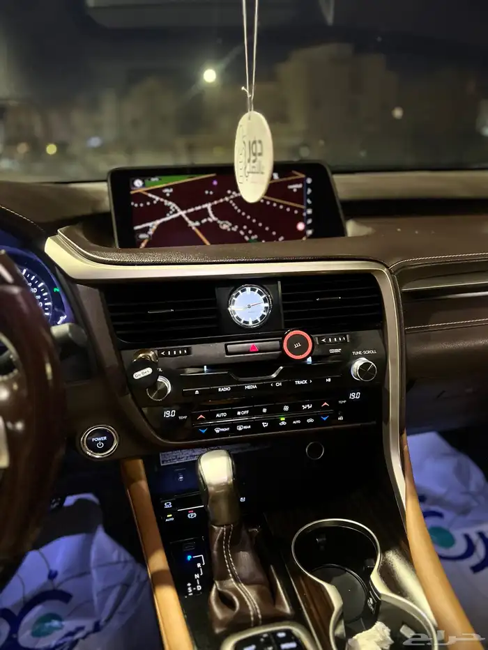 جيب لكزس RX450h هايبرد موديل 2017 32