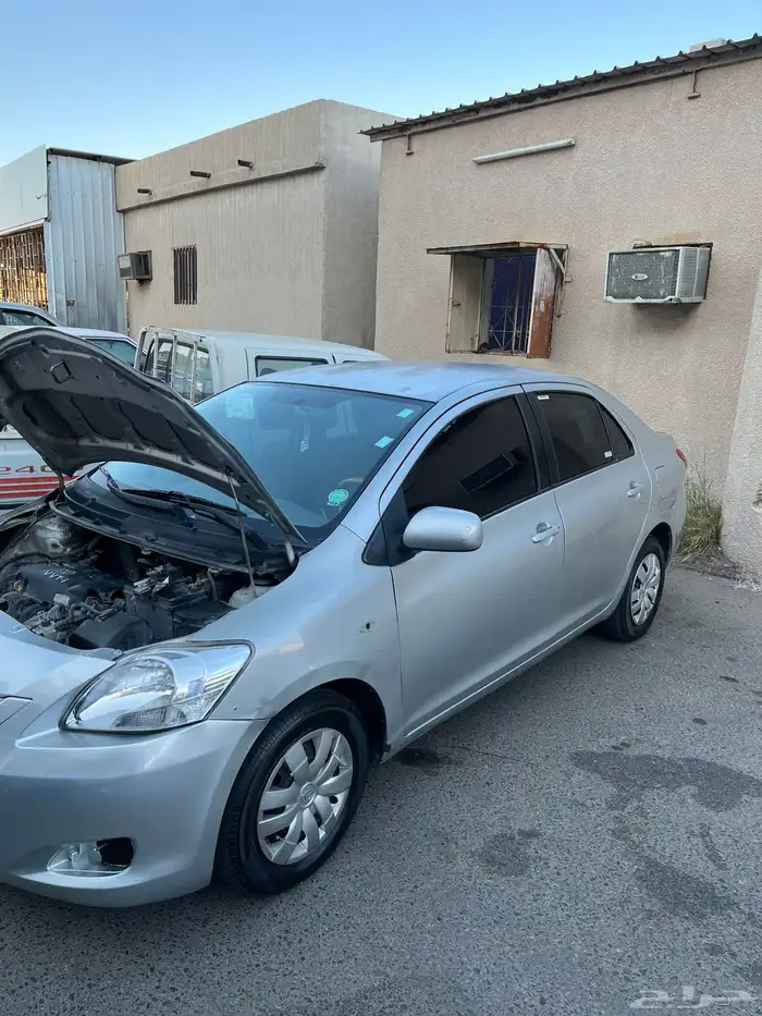 يارس 2009قير عادي نضيفه جدا 0