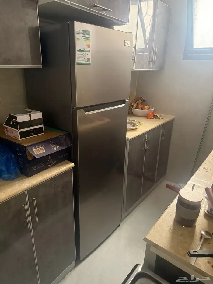 غرفة نوم وثلاجه وفرن وكنب 0