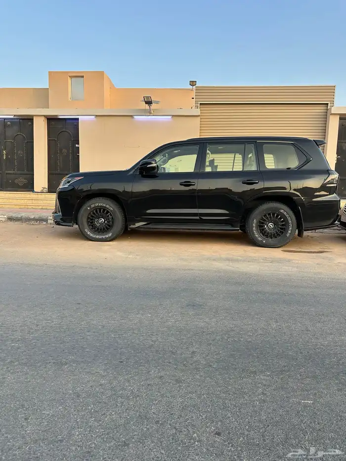 للبيع لكزس ديزل 2019 أسود داخل بيج فل كامل 6