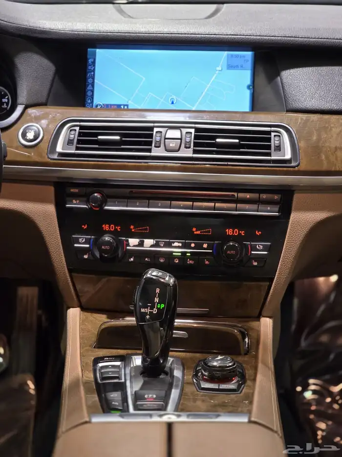 بي ام دبليو 740Li موديل 2011 بحالة ممتازة 14