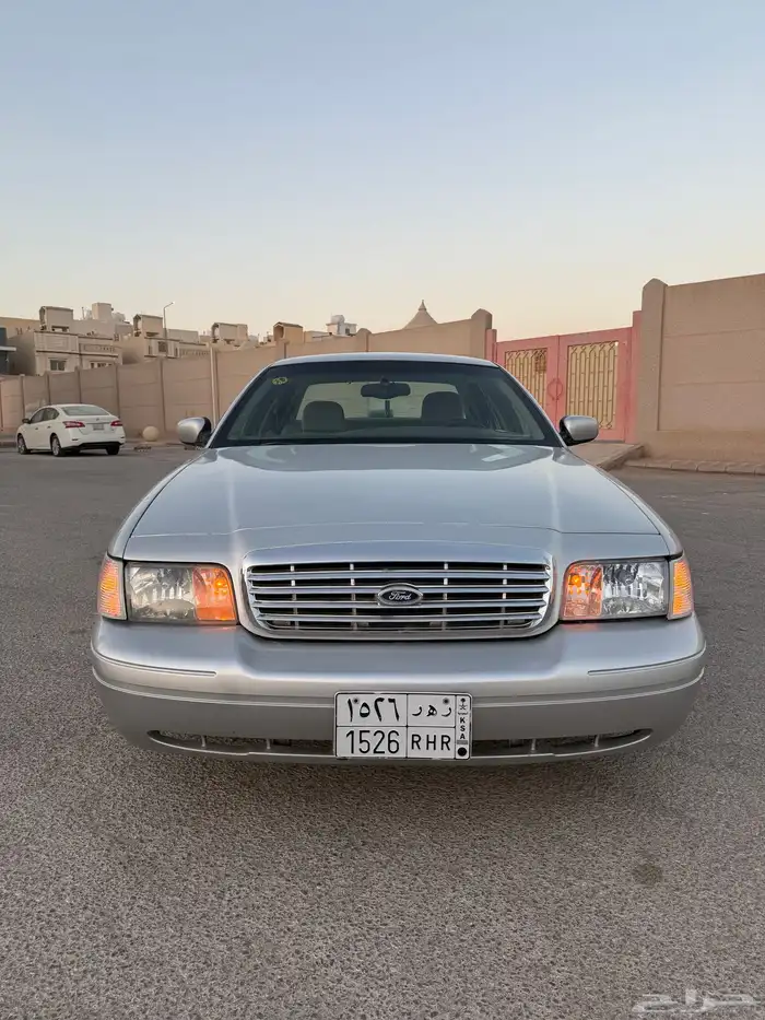 فورد كراون فكتوريا 2