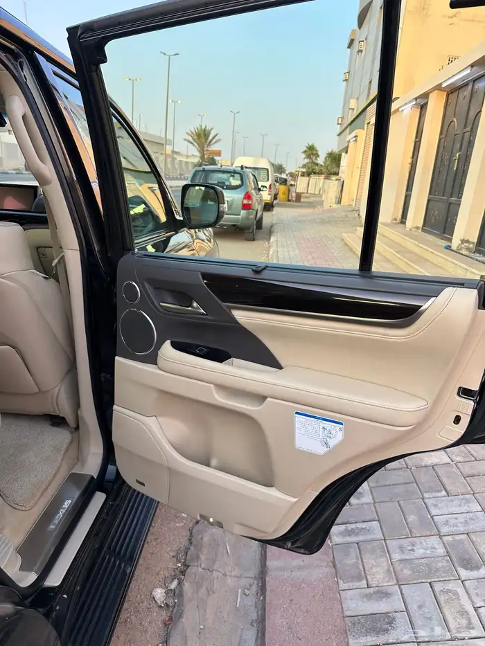 للبيع لكزس ديزل 2019 أسود داخل بيج فل كامل 13