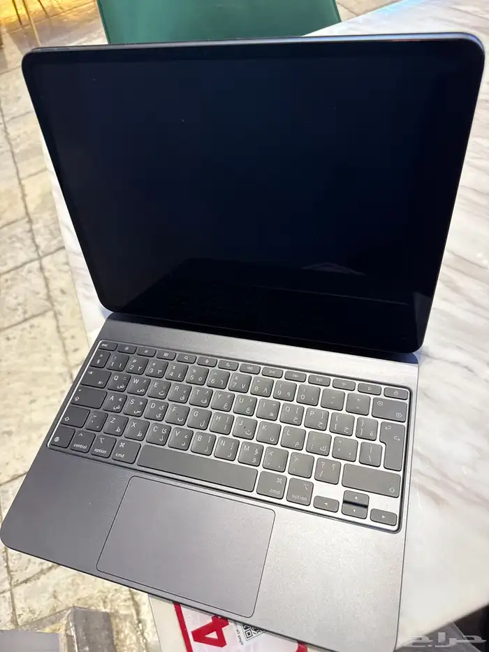 للبيع  iPad Pro 13 إنش (أسود)   Magic Keyboard 0