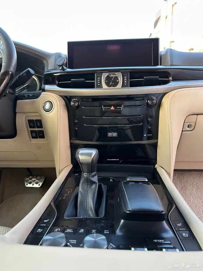 للبيع لكزس ديزل 2019 أسود داخل بيج فل كامل 15