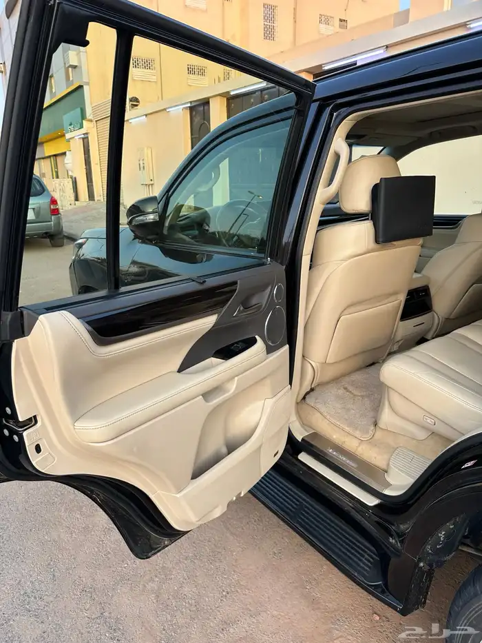 للبيع لكزس ديزل 2019 أسود داخل بيج فل كامل 11