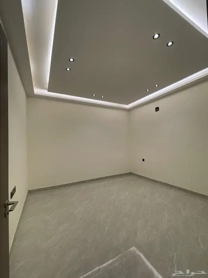 دور أول ويتوفر شقق وفلل 5