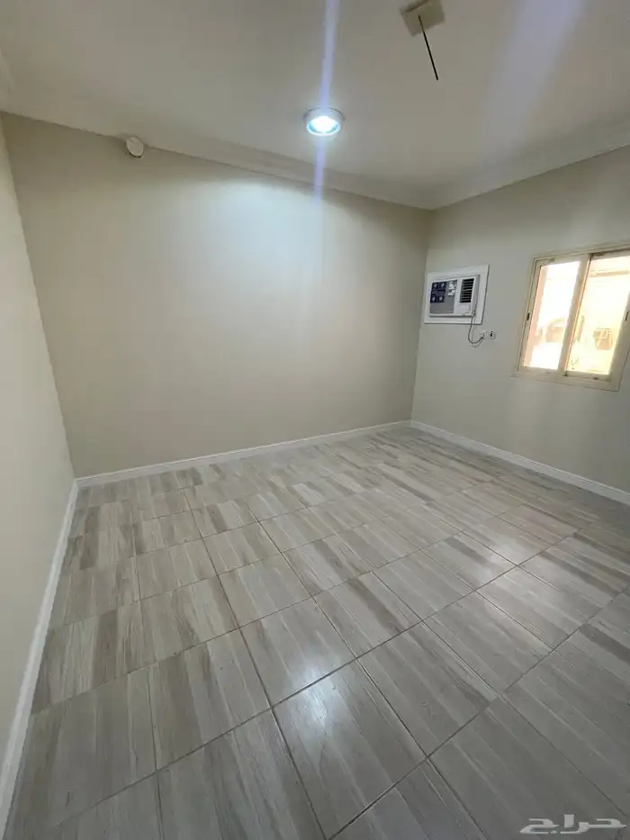 تم التأجير..شقة مكيفة دور علوي غرفتين وصالة و حمامين 1