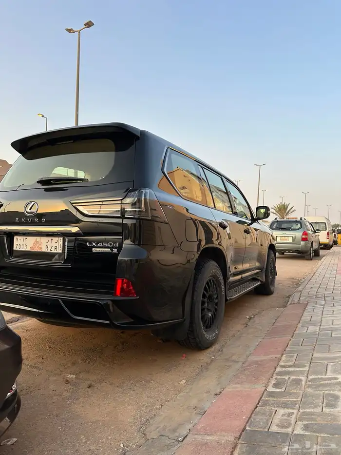 للبيع لكزس ديزل 2019 أسود داخل بيج فل كامل 1