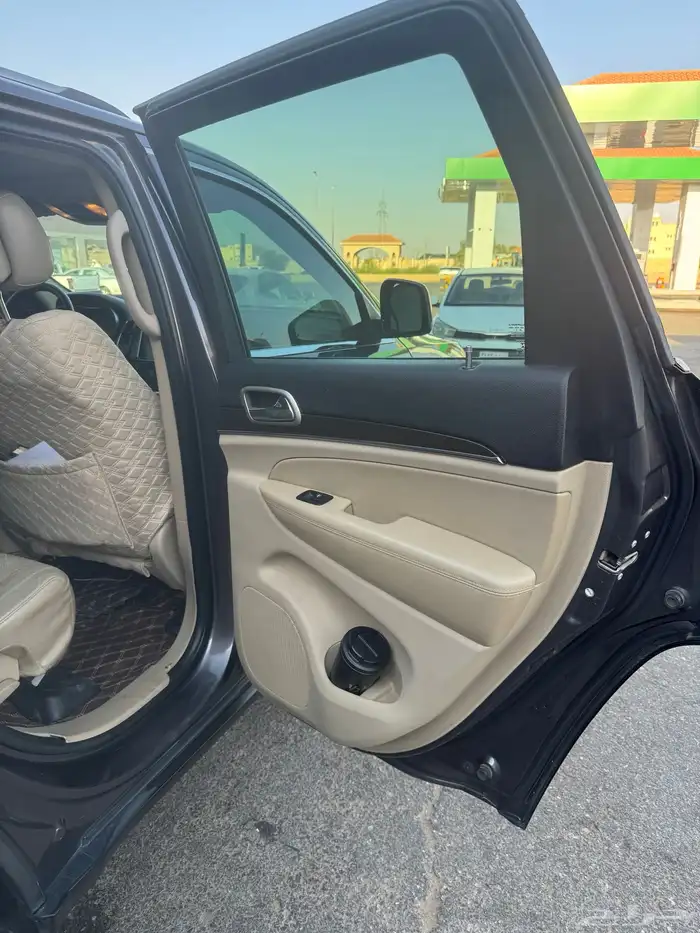 جراند شيروكي 2017 دبل وكالة ممشى قليل 8