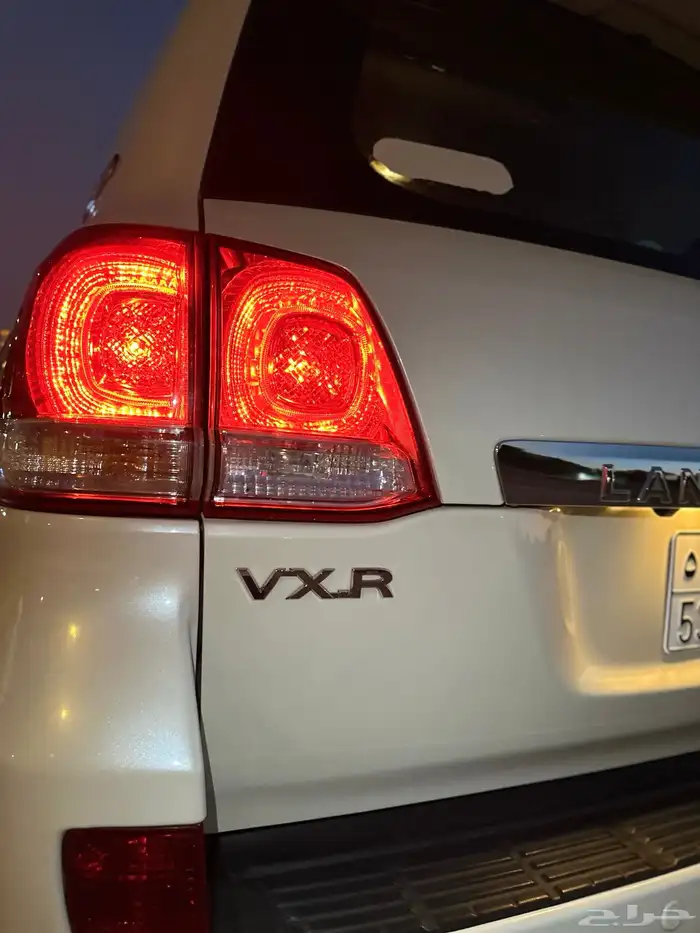 جيب لاندكروزر VXR 60 عام 21