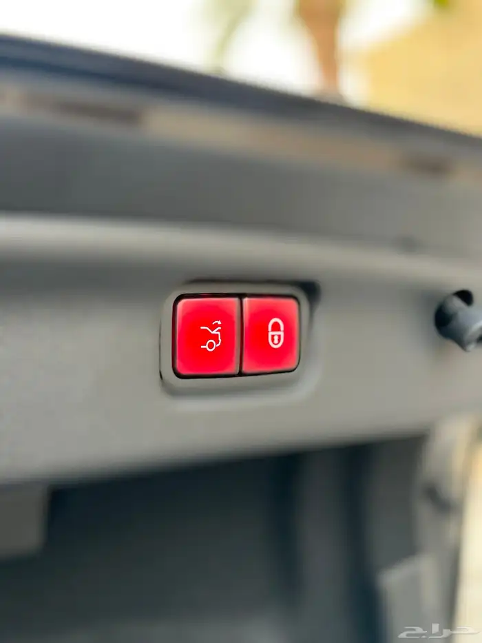 مرسيدس C300 ماشي 47 الف بحاله الوكاله 12