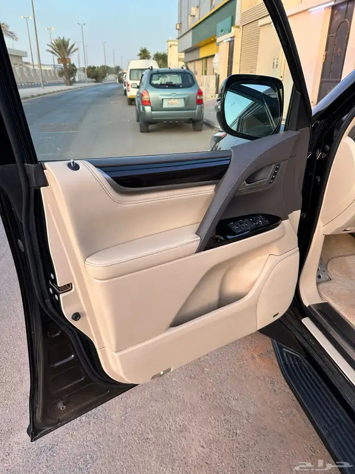 للبيع لكزس ديزل 2019 أسود داخل بيج فل كامل 10