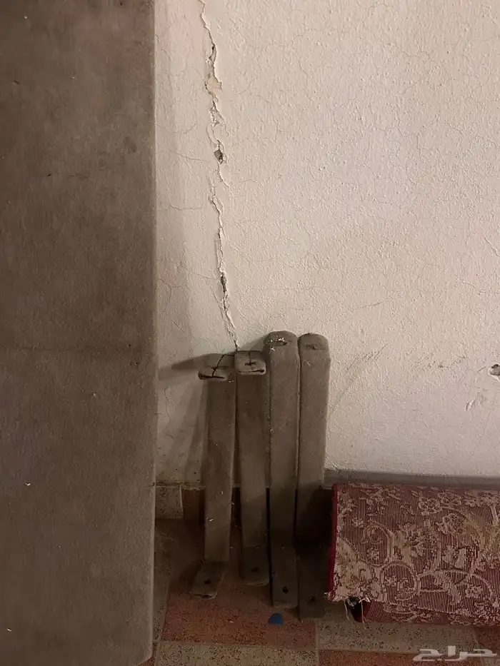 طبق جيب باجيرو كامل مع القواعد بحالة ممتازة 1