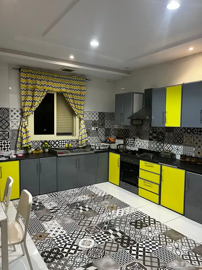 شقة فاخرة 7 غرف   حي النزهة (مدخلين) 2