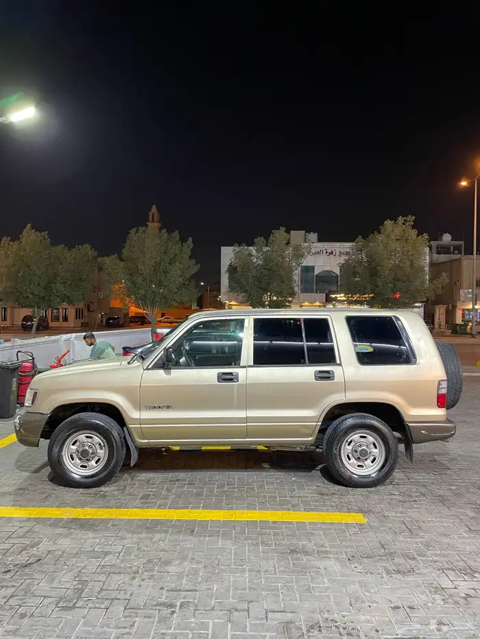جيب ايسوزو تروبر 2002 بنزين 1