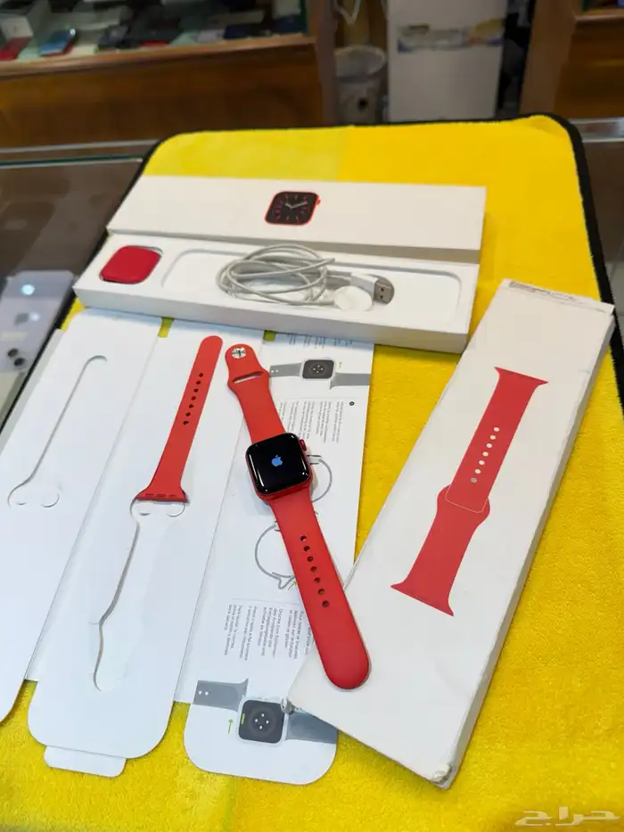 ساعة ابل سريس 6 مقاس 40 مع كرتونها وكامل اغراضها 1