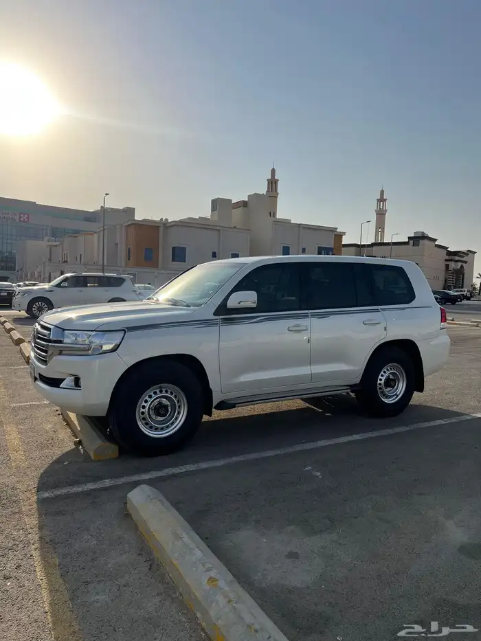 لاندكروزر 2020 ديزل رقم 1 0