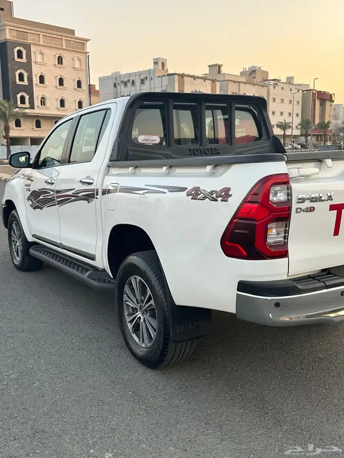 هايلوكس دبل ديزل 2023 فل كامل ( بحالة الوكالة ) شبه الجديد 6
