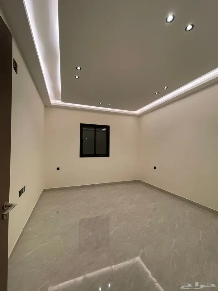 دور أول ويتوفر شقق وفلل 4