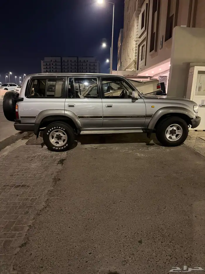 سياره لاند كروزر للبيع مستعجل تم تعديل السعر موديل 1992 0