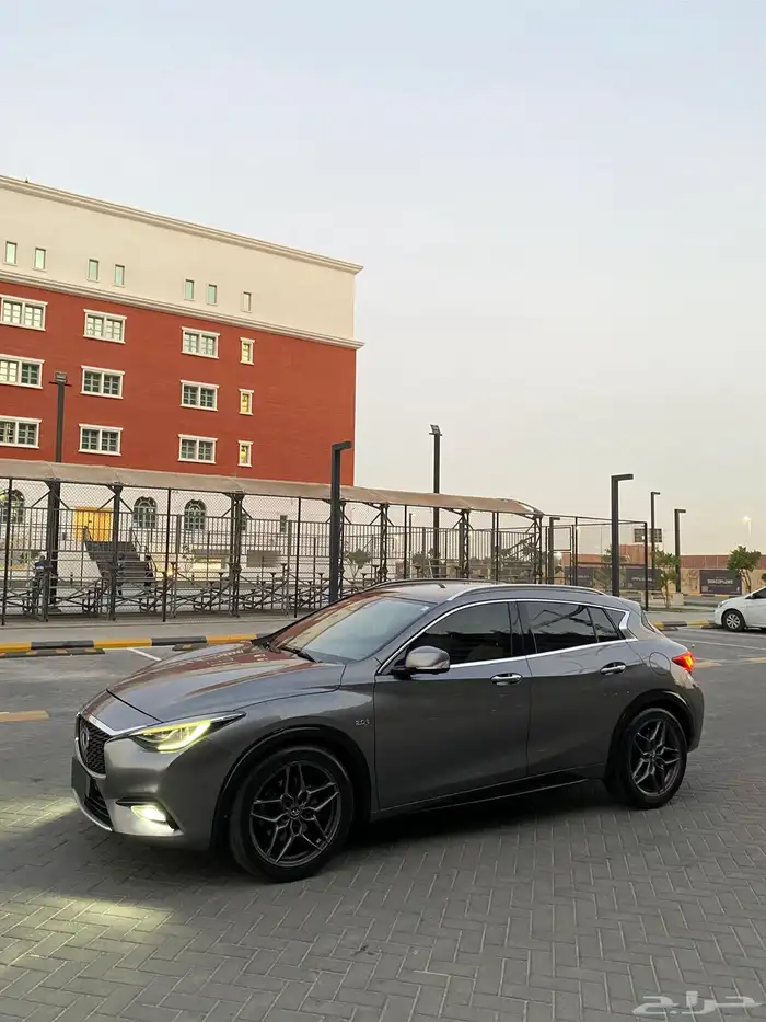 انفنتي Q30 2018 نظيفة 8