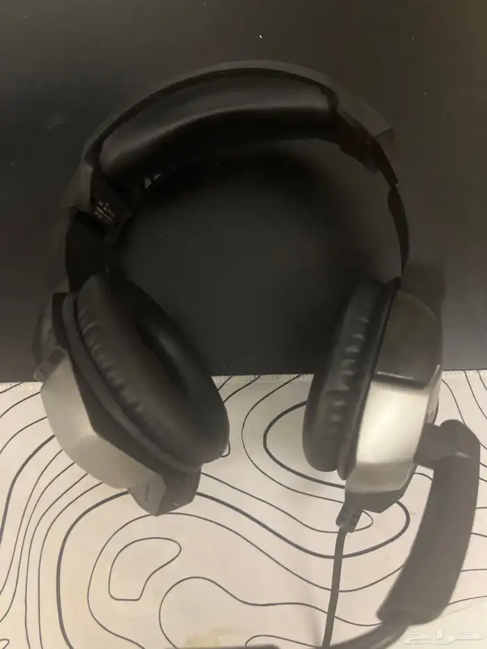 شاشة 27 بوصه نضيفه لها8 شهور مع هديه سماعه غير قابله للكسر و 2