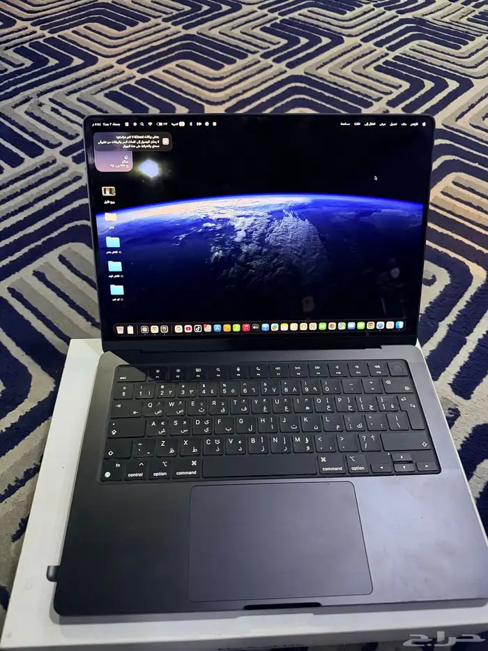 ماك بوك bro اسود M4 0