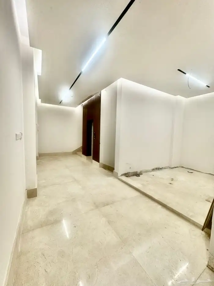 للايجار مكاتب ومعارض جديده شمال الرياض حى النرجس طريق عثمان 21