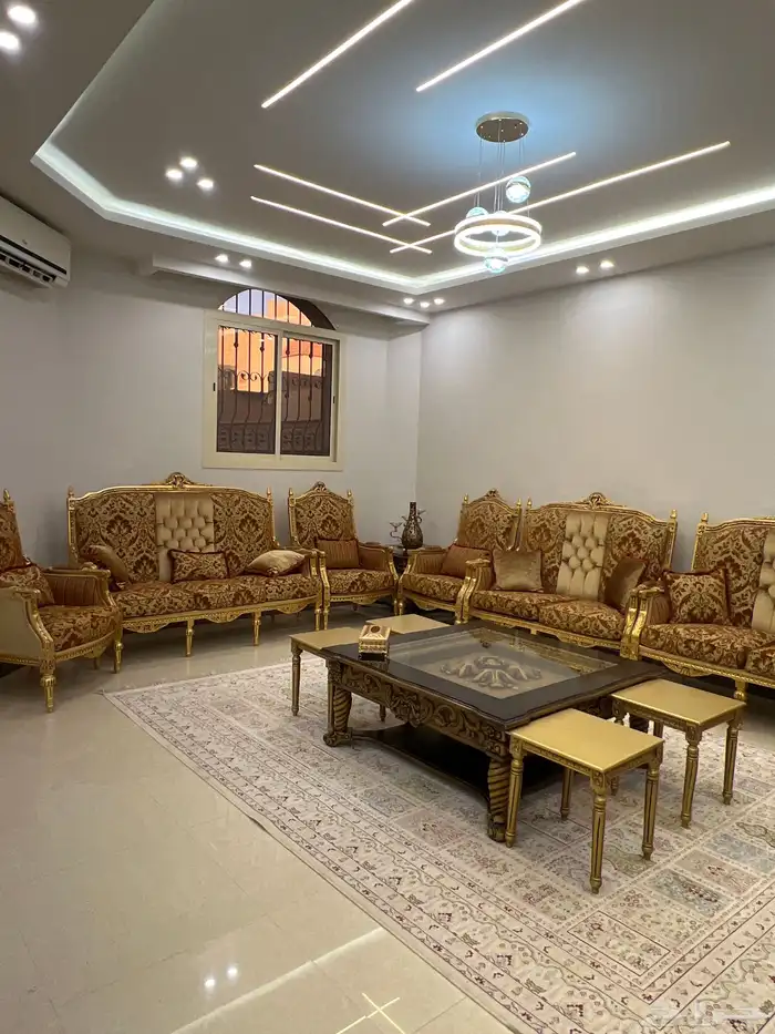 للبيع اطقم كنب 16 مقعد بحاله ممتازه السعر مفتوح السوم 2