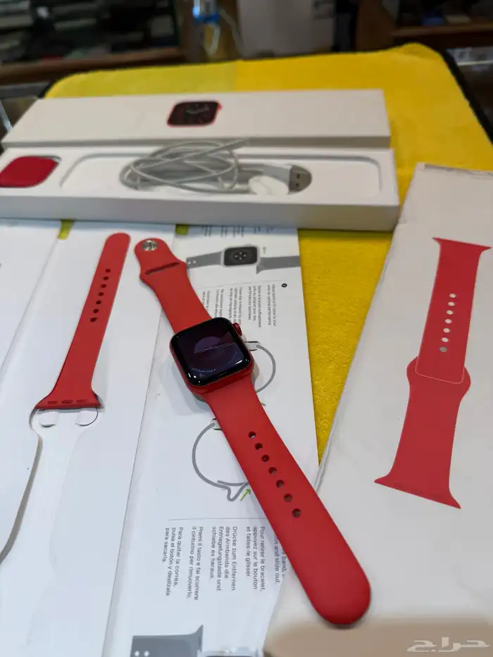 ساعة ابل سريس 6 مقاس 40 مع كرتونها وكامل اغراضها 2