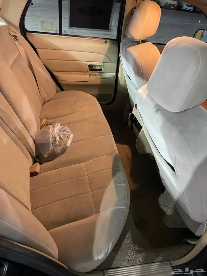 فورد فكتوريا 2010 11