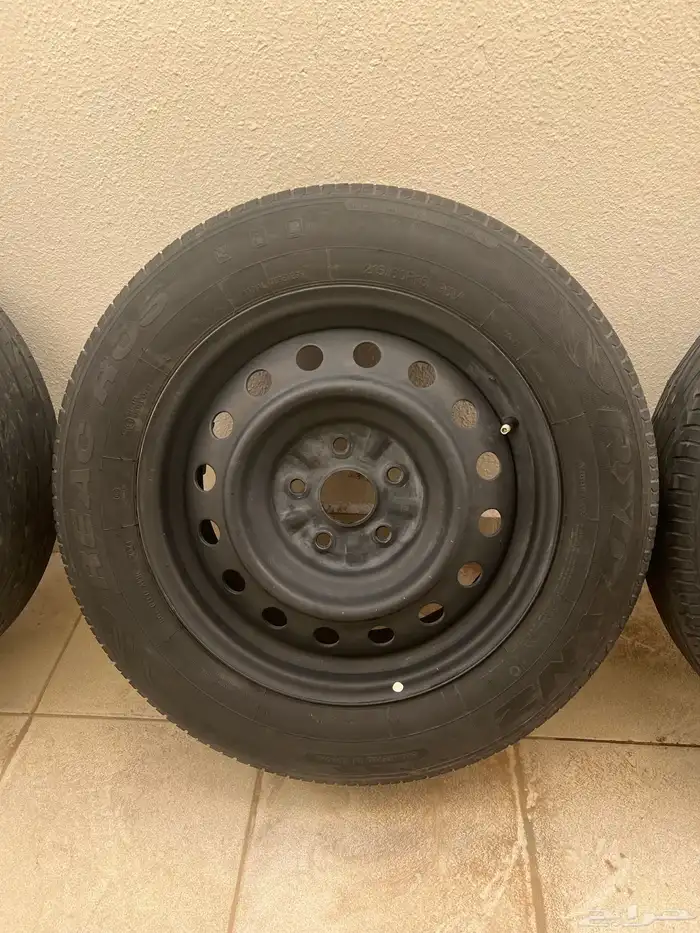 جنوط كامري سوح وكالة مقاس 16 للبيع مع كفرات 2